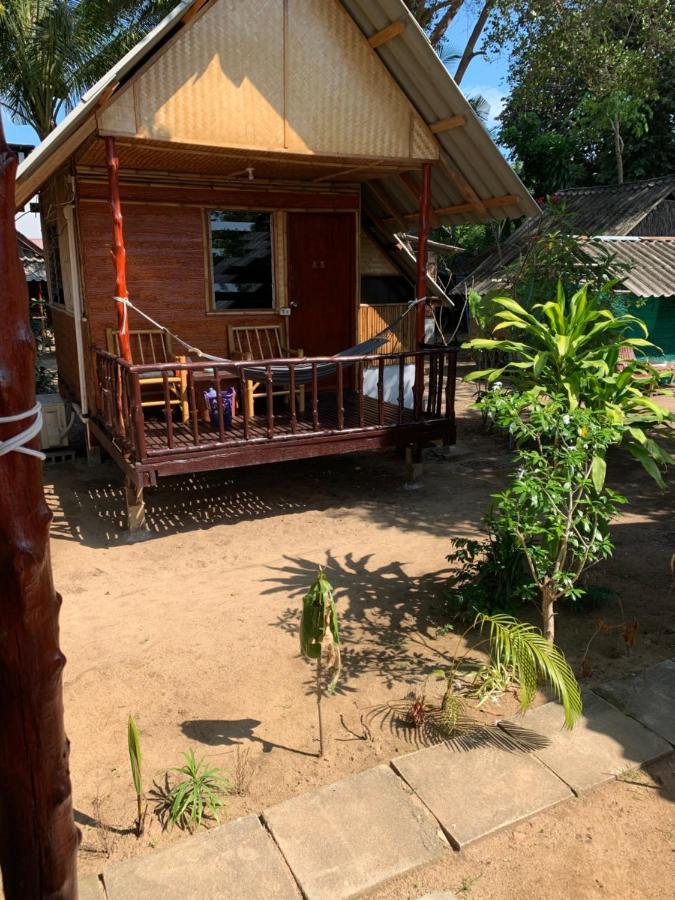 Montra Long Beach Bungalows Koh Lanta Exterior photo